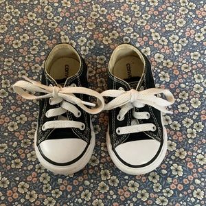 Converse low tops Toddler size 6